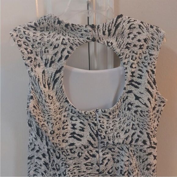 CARMEN Carmen Marc Volvo Black and  White Dress Size Large - Picture 5 of 12